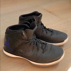 Black Jordan’s (basketball shoes)